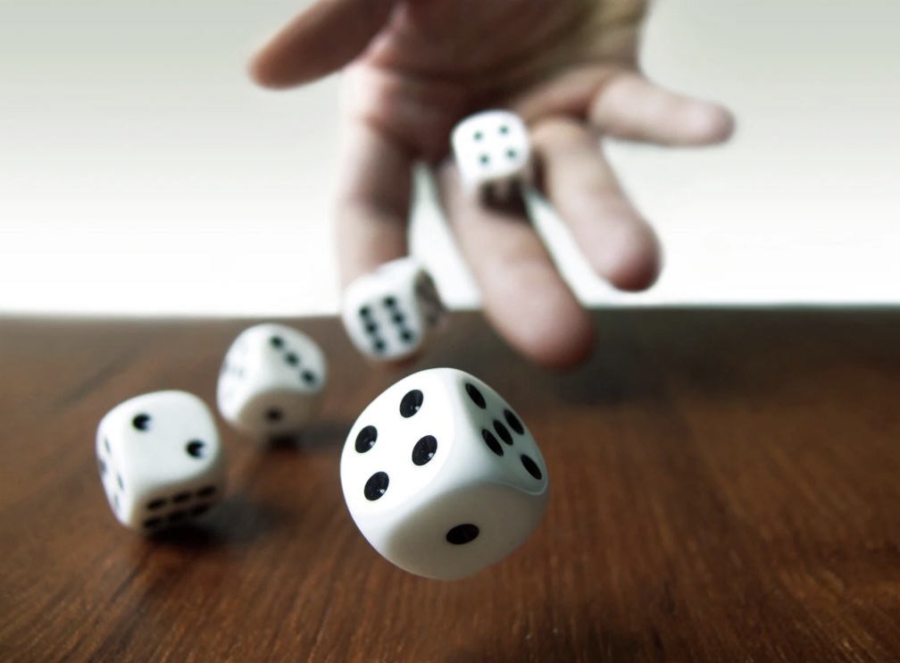 terninger som kastes